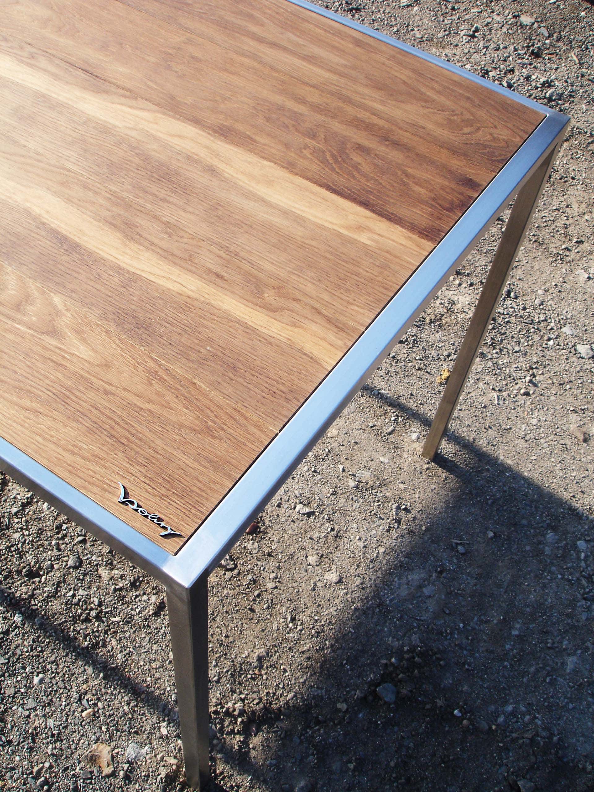 Design Tisch Dresden Nummer 1 aus Metall Holz Edel-Stahl by Sebastian Bohry 