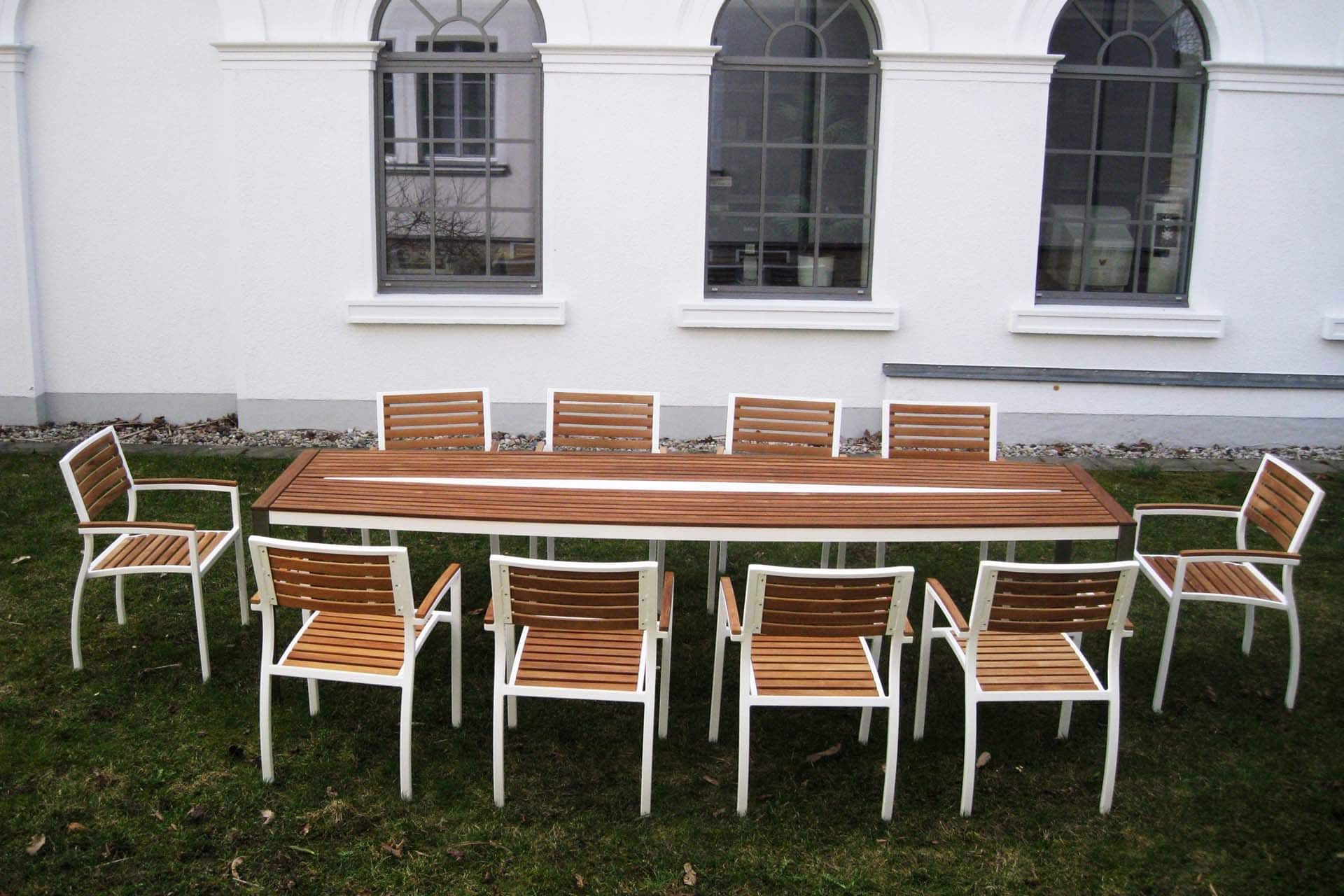 Design Tisch Sealine Nummer 1 aus Holz Metall Teak by Sebastian Bohry 