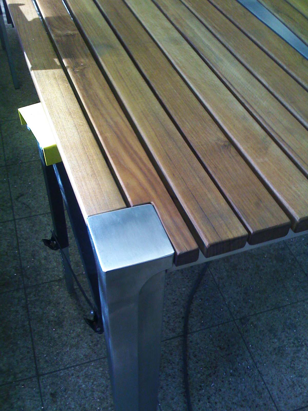 Design Tisch Sealine Nummer 5 aus Holz Edel-Stahl by Sebastian Bohry Detail-Ansicht 