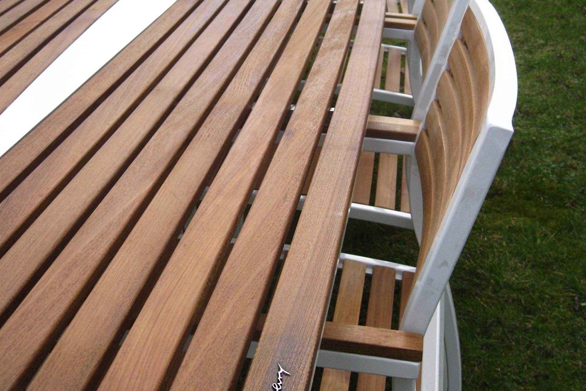 Design Tisch Sealine Nummer 1 aus Teak-Holz Metall Edel-Stahl by Sebastian Bohry Detail-Ansicht